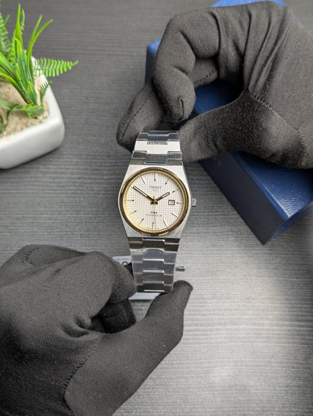 ✨ TST PRX AAA Quartz – Textured White Dial with Golden Touch ✨